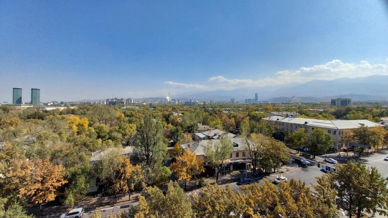 "Картина Горных Вершин" Квартира- "Mountain View" Apartment Almaty Bagian luar foto