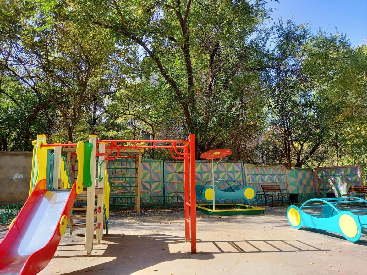"Картина Горных Вершин" Квартира- "Mountain View" Apartment Almaty Bagian luar foto